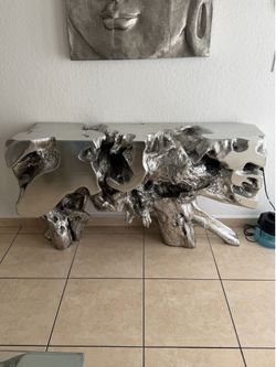 Mesa decoradora  estilo rama de árbol plateada