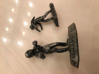Zombie on a chain metal Halloween decorations Getout Games