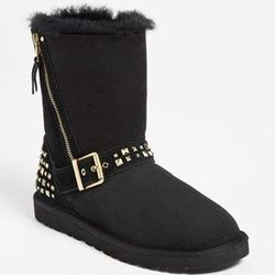 WOMANS RARE BLACK STUDDED UGG AUSTRALIA BOOTS. ZIPPER & BUCKLE. SIZE 6 /1004771