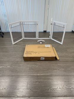 $60/New/ extra sturdy 4 panel dog fence or room divider with locking gate / 30” Tall x 96” wide