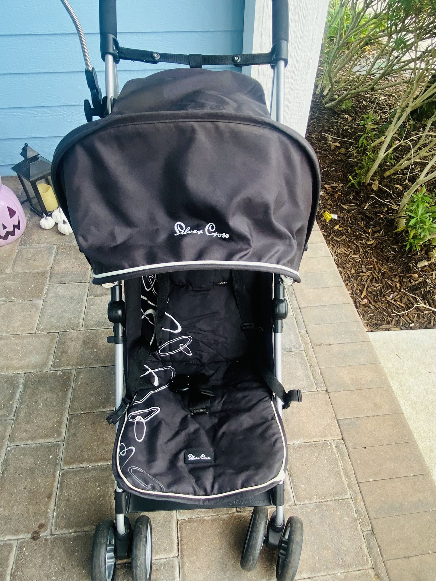 Silver Cross Zest Stroller with Raincover & Stroller Umbrella-LIKE NEW! Barely Used!!