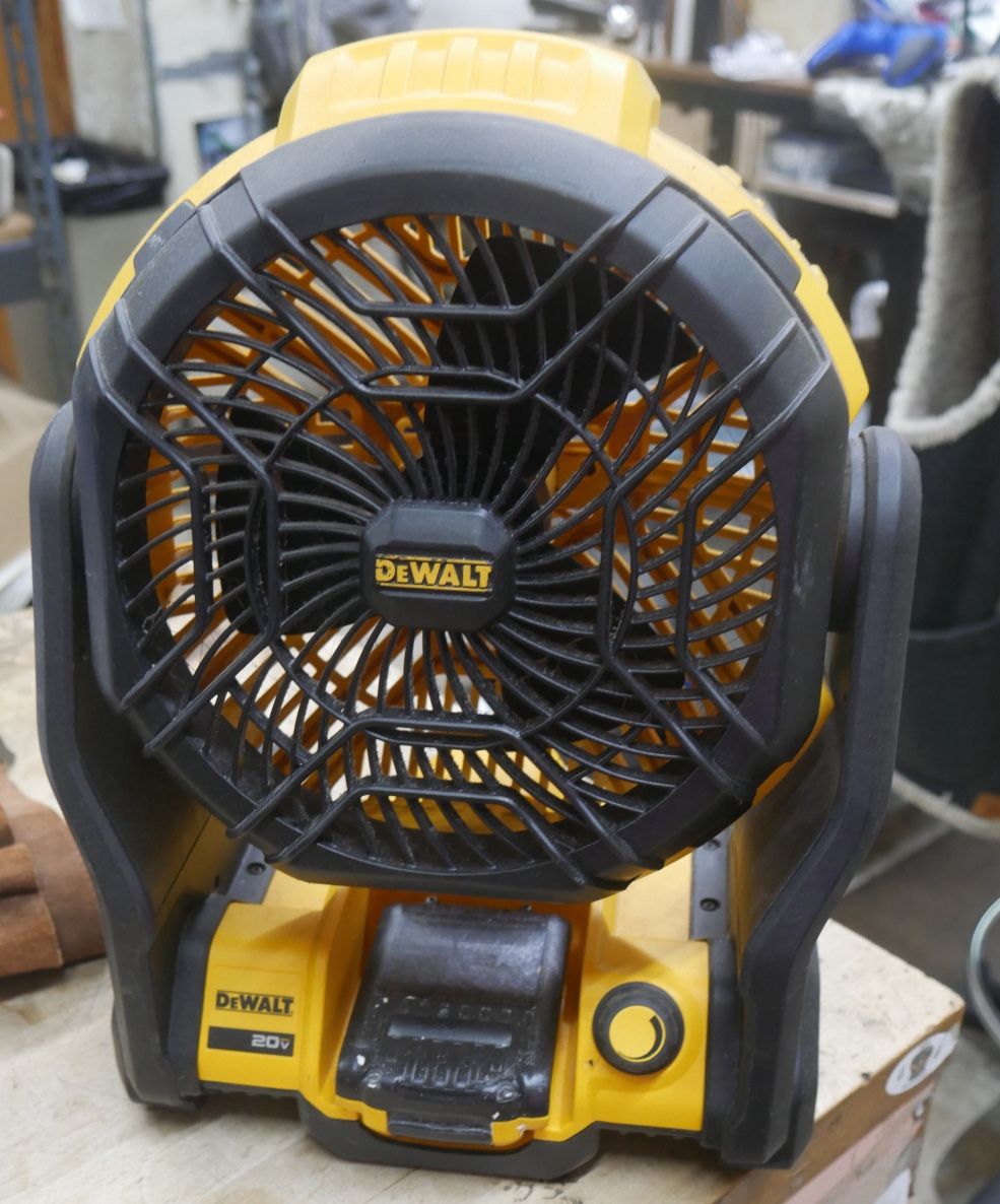 DEWALT DCE512 JOBSITE FAN WITH DCB203 BATTERY PRE OWNED 884127-2