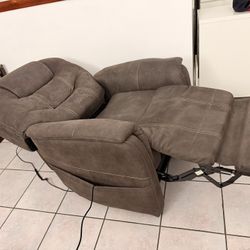 Butaca reclinable eléctrica con apoyo lumbar y cabecera ajustable – como nueva – $500