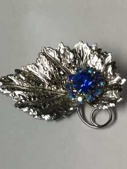 VERY BEAUTIFUL SILVER RHINESTONE BROOCH 🌺🌸🌺