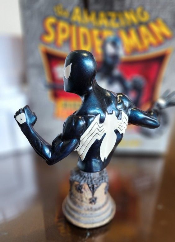 THE PIT STATUE COLLECTION | MINI BUST SPIDER-MAN