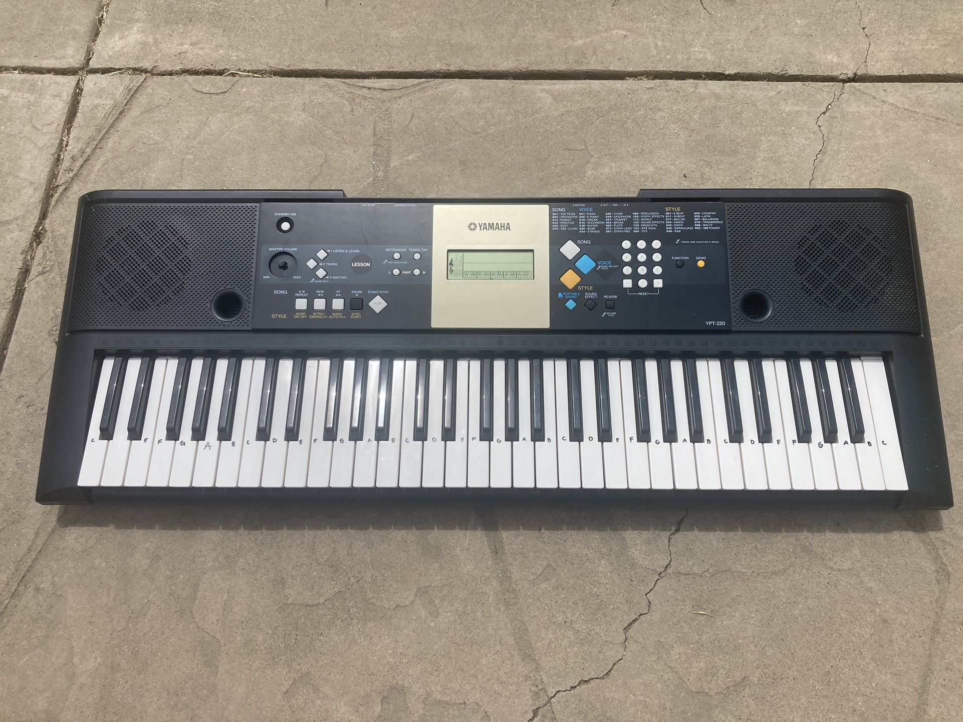 Yamaha Keyboard Piano YPT 220 Instrument 