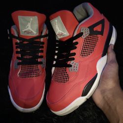 Jordan 4 Toro Bravo’s 