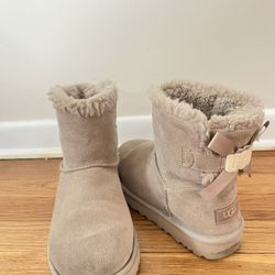 Beige Ugg Boots With Bows
