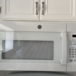 Brand New Above The Stove Microwave 