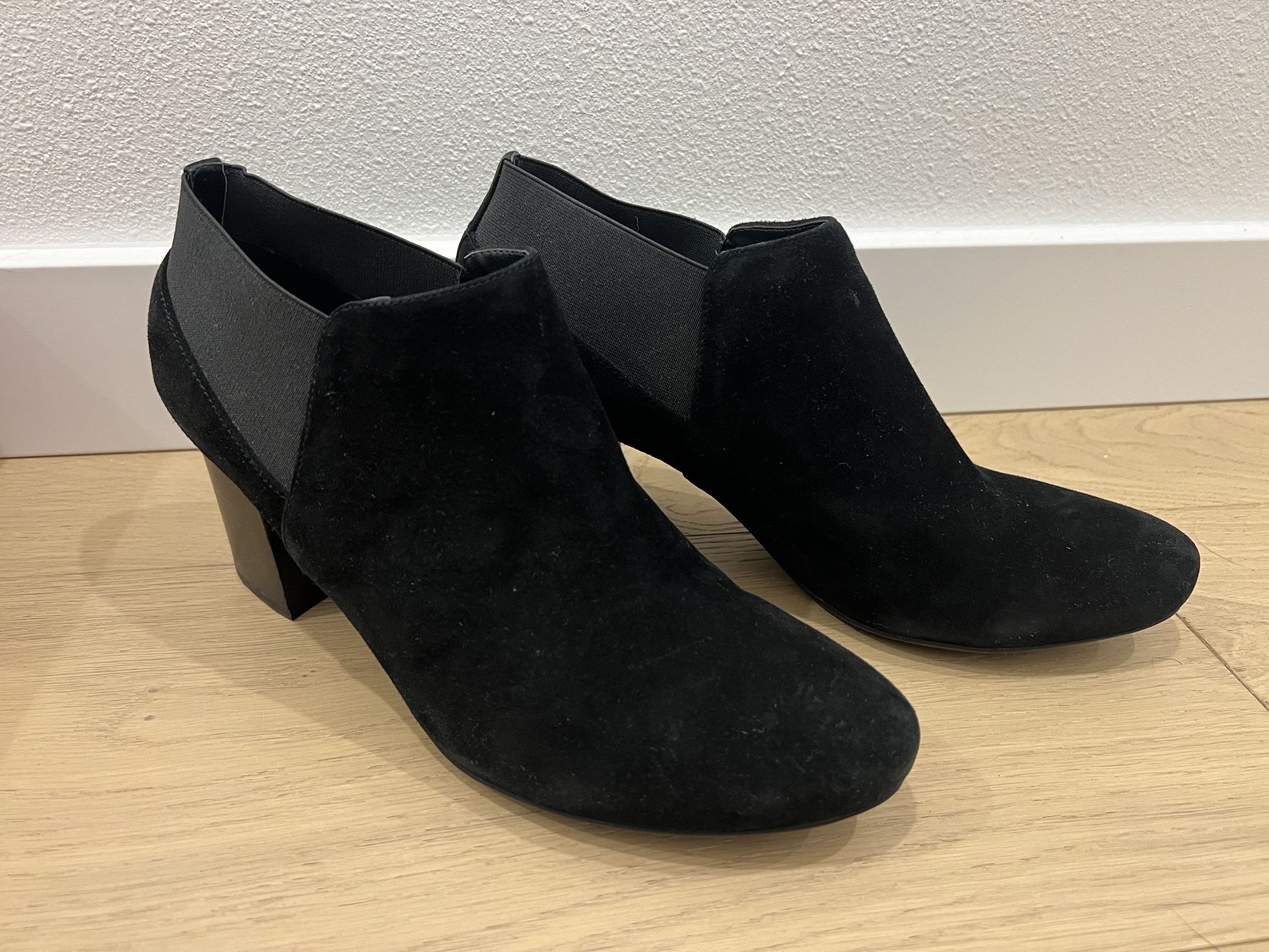 Vaneli Jonele Suede Black Block Heel Bootie Size 10, Worn a Couple Times, Comfy