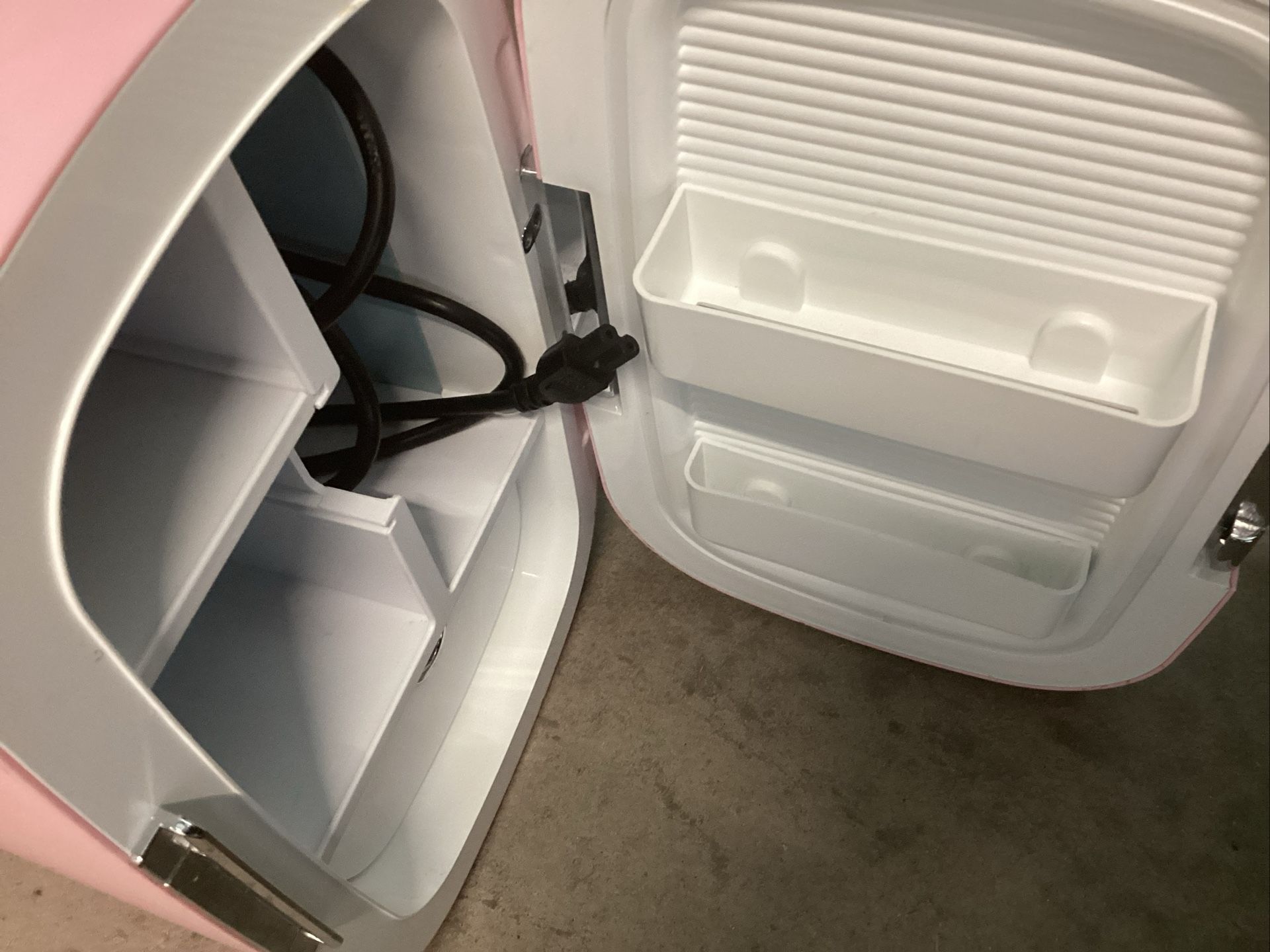 Personal Chiller Cosmetics Cooler Vanity 7L Mini Fridge Skincare Makeup Pink