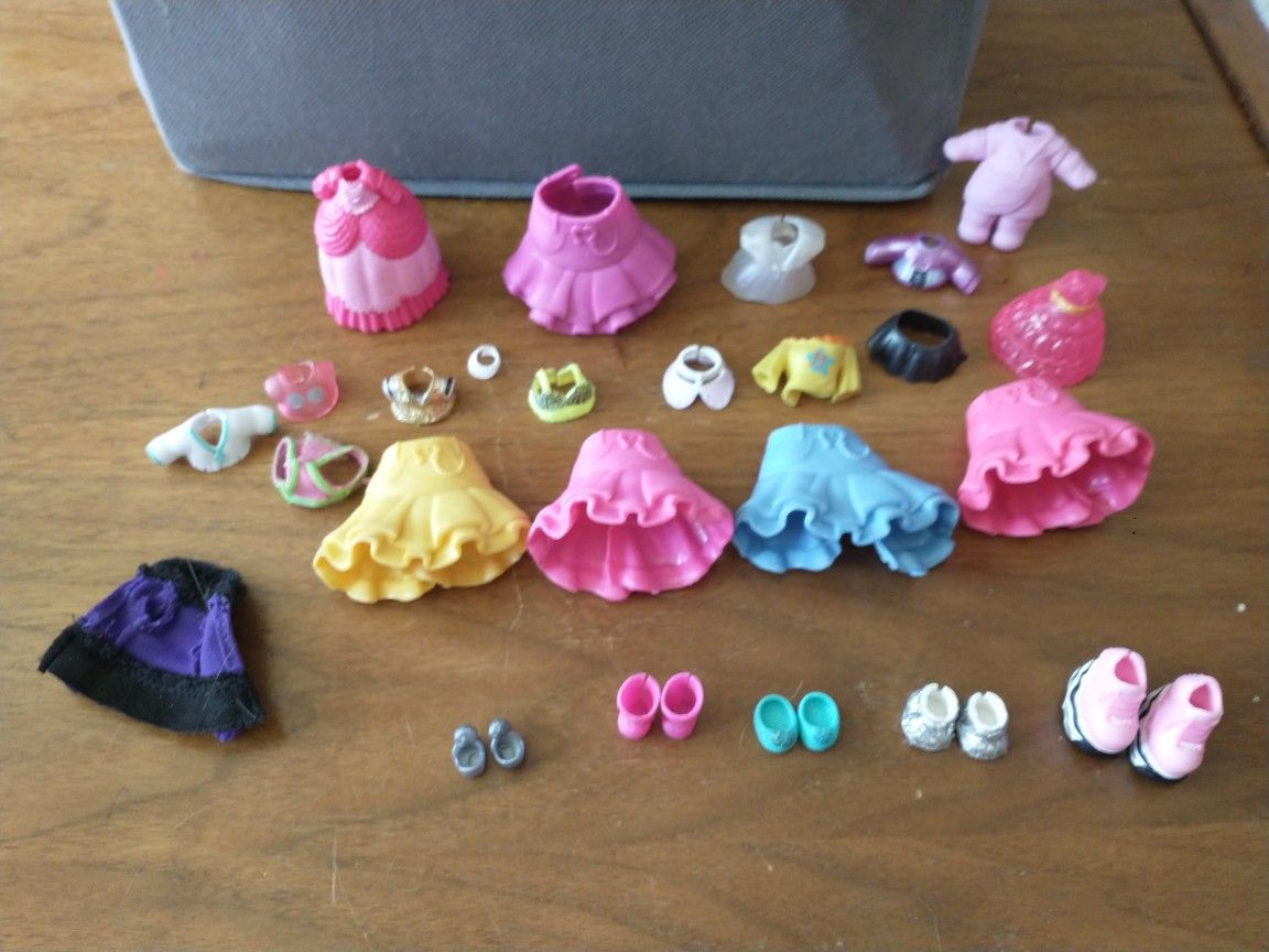Lol doll accessories 17 interchangable hair, 5 pairs of shoes & 20 clothing pieces