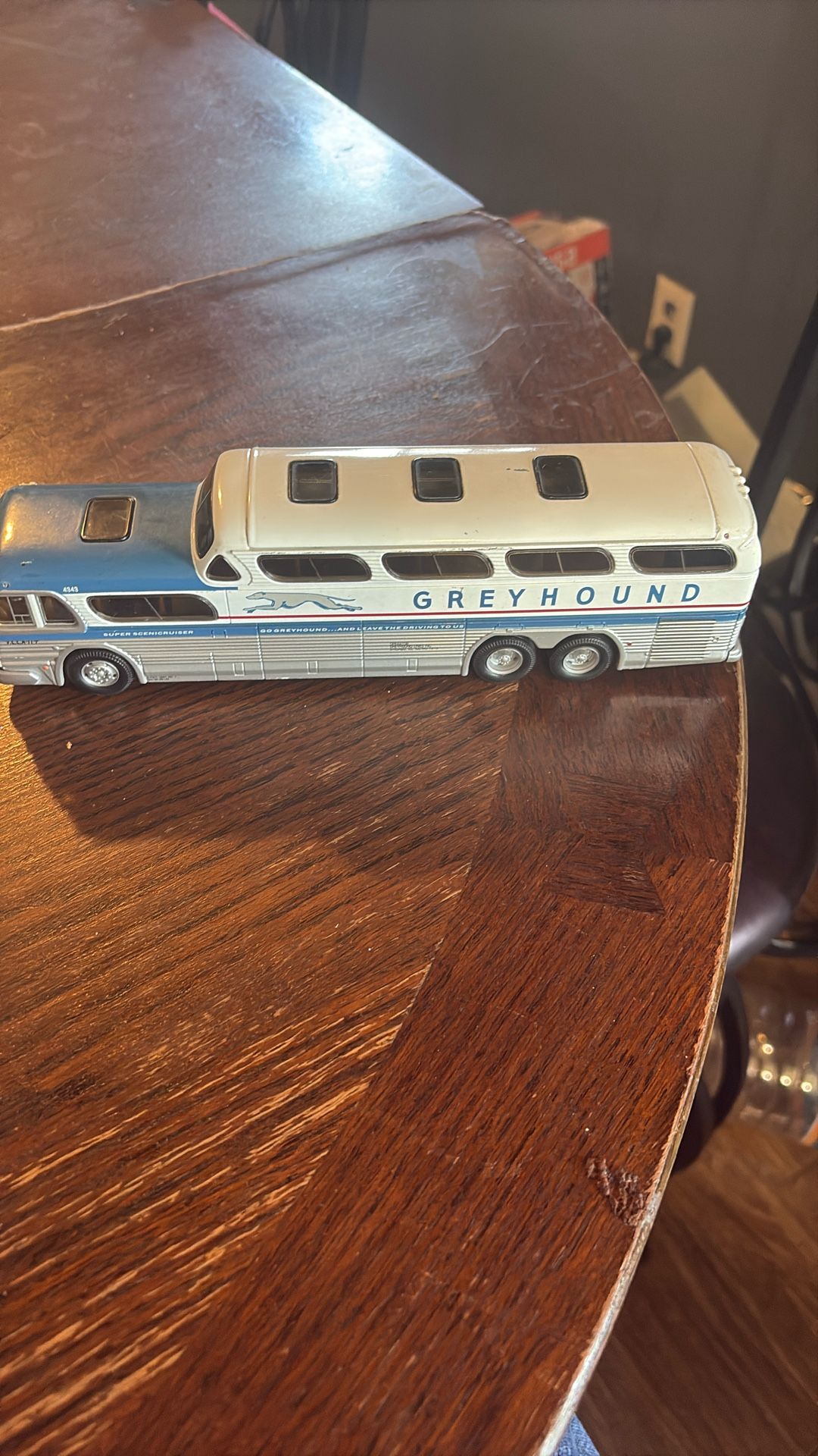 greyhound bus 1:50 scale. usado. 100 dólares