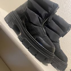 Snow boots Puffer Style Size 7.5-8