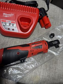 Milwaukee, M12 12V Lithium-Ion Cordless 3/8 in. Ratchet Kit
