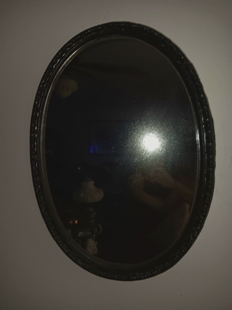 Vintage Circa 1950s Oval Wooden Etched Frame Mirror