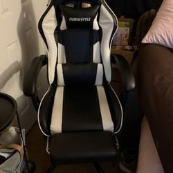 Furnistyle Gaming Chair