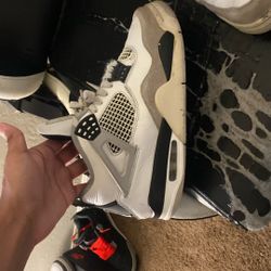 Jordan 4 Military 