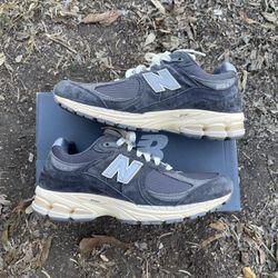 New Balance 2002R Black Dark Grey 
