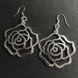 Rose Outlined Earrings 
