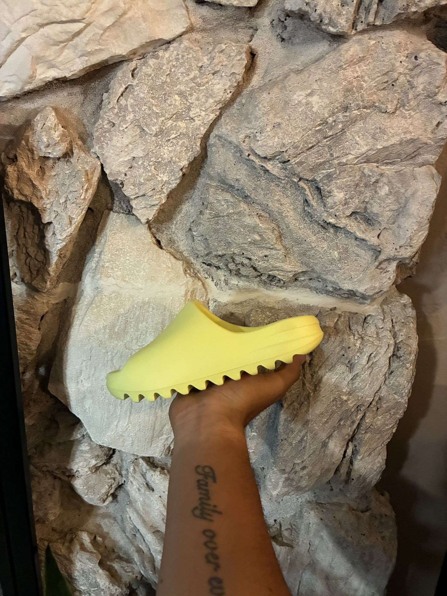Yeezy Slides Green Glow Sz 4