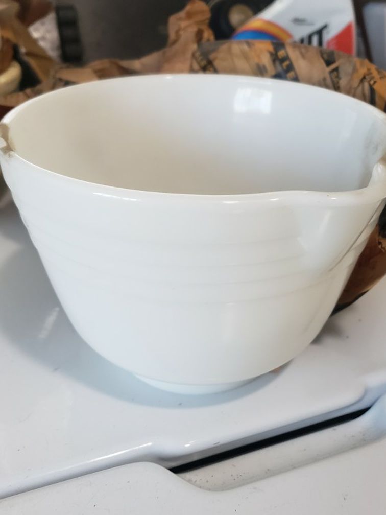 Vintage Pyrex - 6 1/2 " Hamilton Beach White Glass Bowl -USA