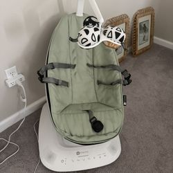 4 Moms Swing 