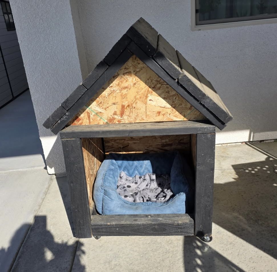 Dog House With Casters