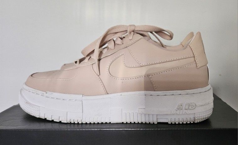 Nike Air Force 1 Pixel 