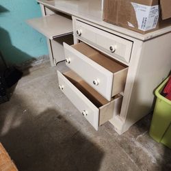 2-Piece White Wood Bedroom Furniture 