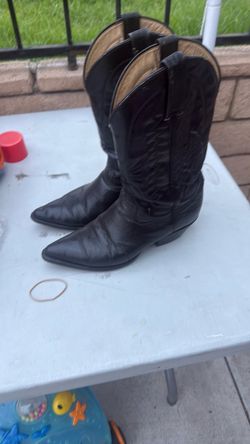 Black boots boats