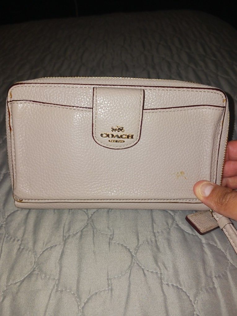 COACH WRISTLET WALLET .....😍