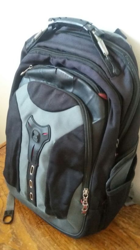 NICE SWISS GEAR BACKPAK EXCELLENT CONDITION