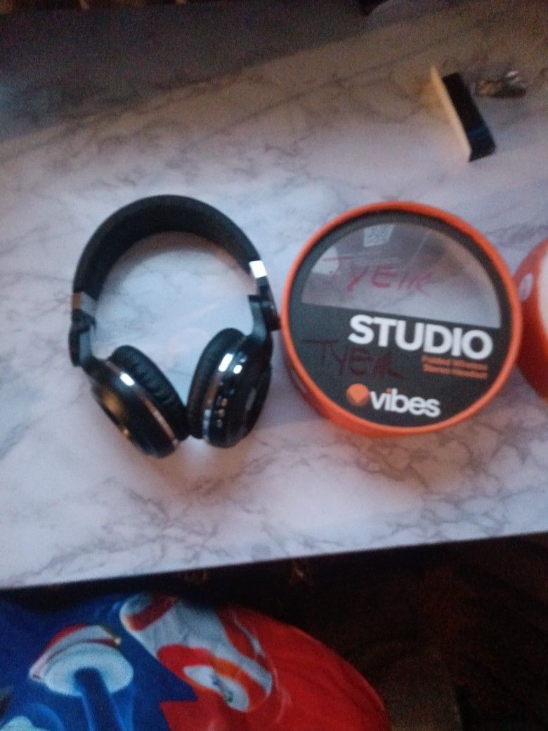Studio Vibes Fold Wireless Stereo Headset
