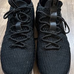 LeBron's Air Max Zoom Black - Men 12 US