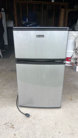 Mini Refrigerator-Dorm room, bedroom