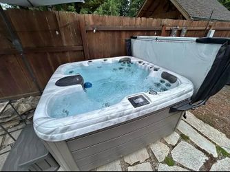 American Whirlpool hot tub 2020