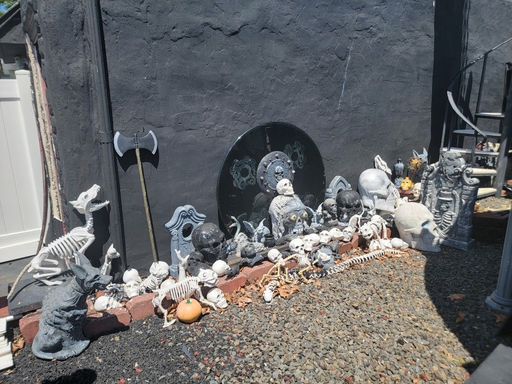 Halloween Various Decorations $100 Takes all of everything In The Picture