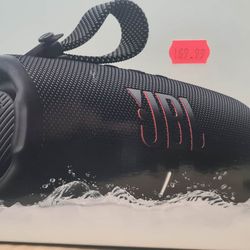 JBL Charge 6 - Portable Waterproof and Drop-Proof Bluetooth Speaker - Black