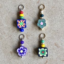 🌺 Pretty, colorful &’fun floral design beaded pendants - $4 each