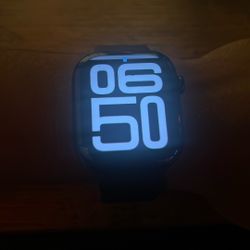 Apple Watching Series 10 