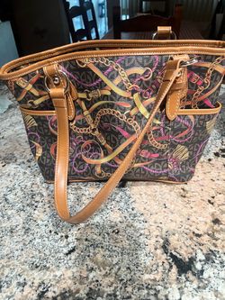 Woman’s medium size purse
