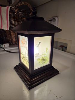 Fantastic Asian Floral Themed Wood Pagoda Style Lantern Lamp.