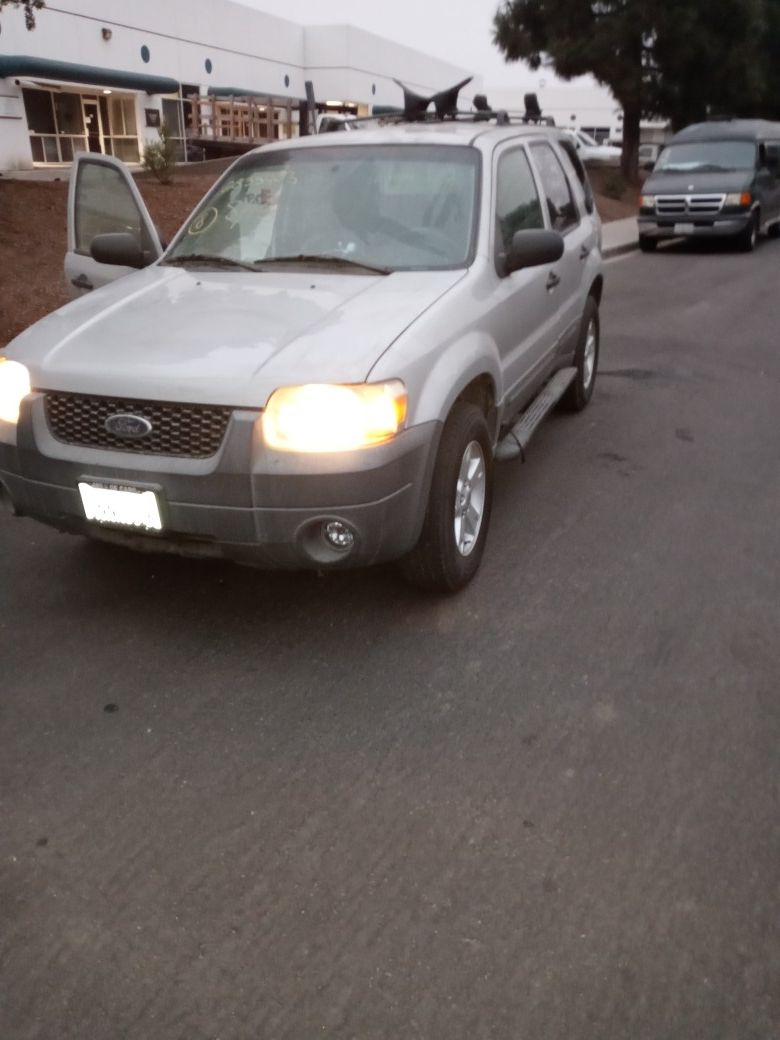 Ford. Escape 4 door