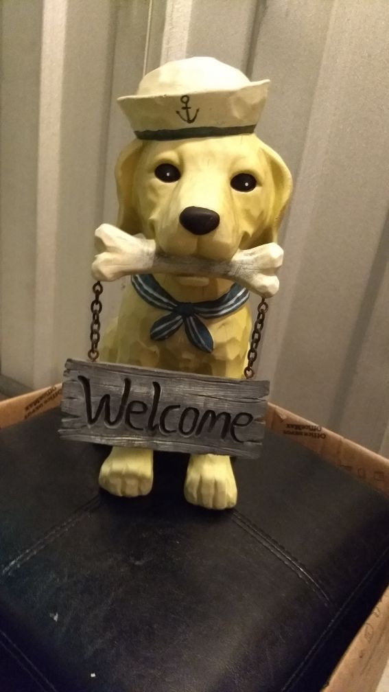 Solid Dog Welcome Sign