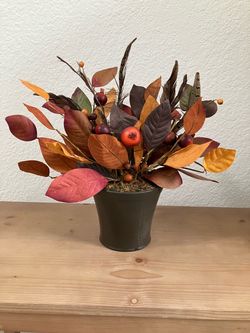 Assorted Fall Decorations (description below)