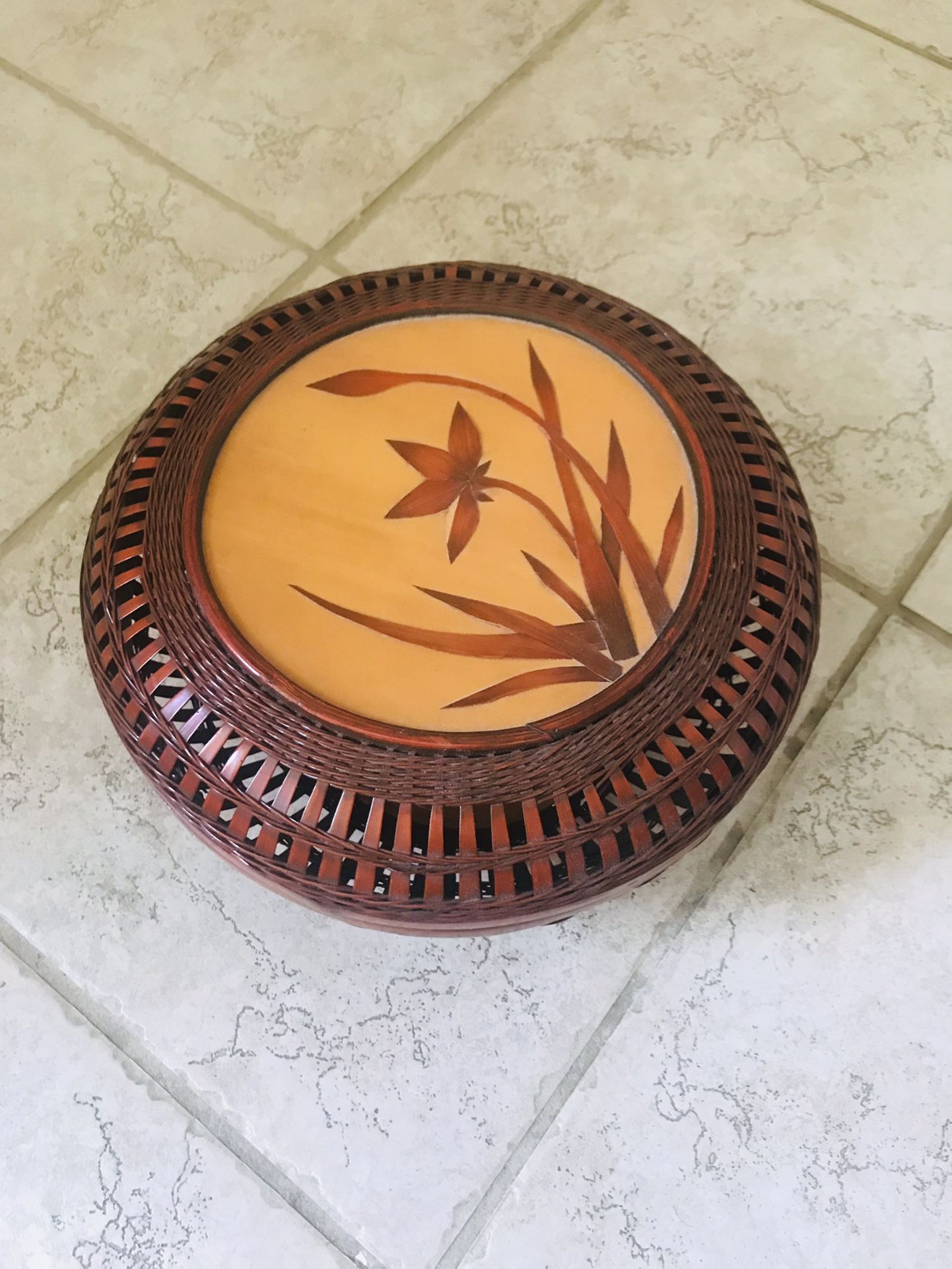 Excellent condition Chinese marquetry bamboo basket