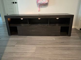 Entertainment center