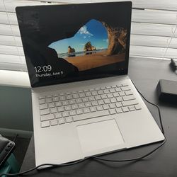 Microsoft Laptop 8gb Ram,120gb Ssd ,windows 10pro