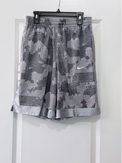 NIKE Youth XL Shorts